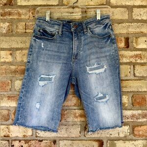 Express Slim Distressed Jean Shorts | Inseam: 9.5” Waist: 28